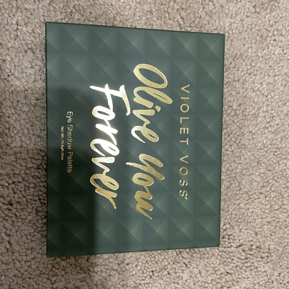 Violet Voss eye shadow palette